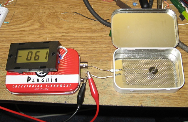 Picoammeter measuring ion chamber current with an Americium source inside